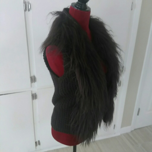Sisters Faux Fur Vest - Picture 2 of 4
